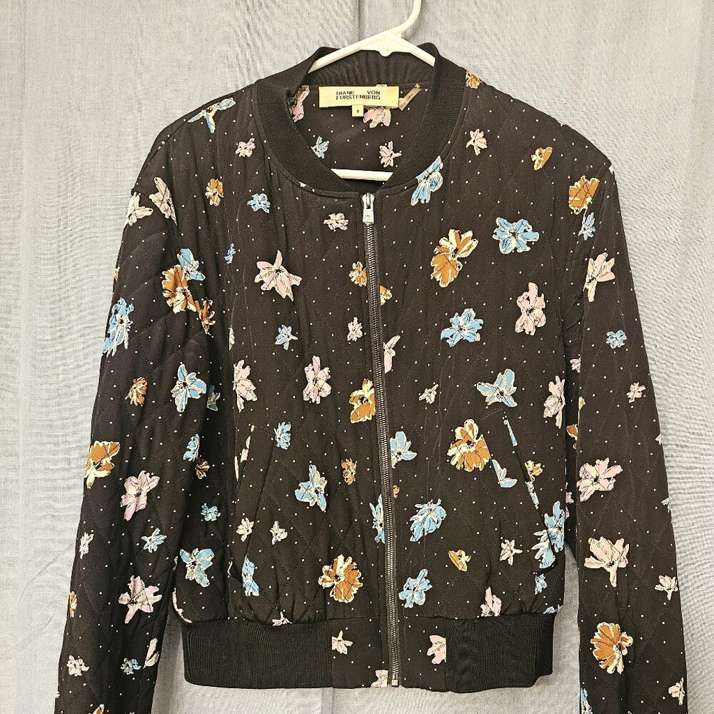 Diane von Furstenberg classic quilted silk bomber jacket floral print sz 8